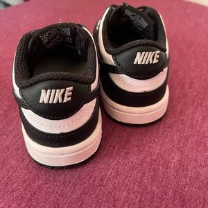 Nike Toddler/Kids Black and White Low-Top Sneakers-6C